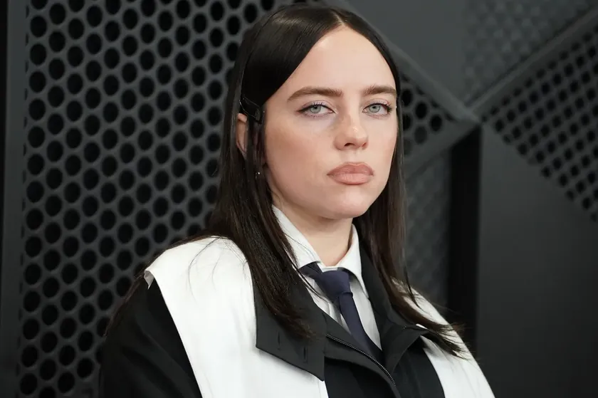 Los Angeles'taki Grammy konuşmasında Billie Eilish'in "çalınan toprak" sözlerine kardeşi destek verdi.