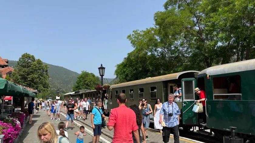 Sırbistan'da 'Nostalgija' Treni Kış Arası Sonrası Yarından İtibaren Yeniden Seferlere Başlıyor