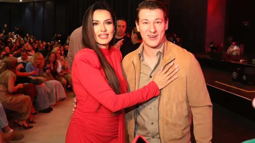 Muki, Tanja Savić'e aşkını kamuya açıkça ilan etti.