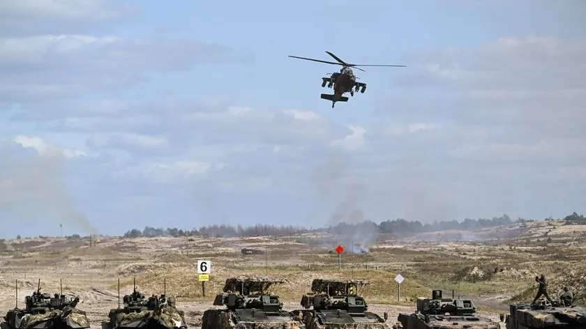 Polonya'da hava saldırısı uyarısı Havaalanlarında seferler durduruldu.