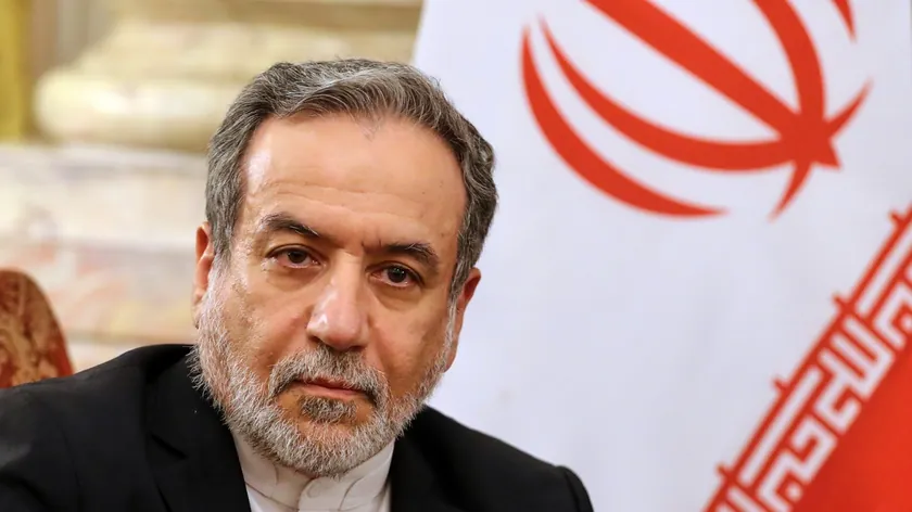 İran Dışişleri Bakanı, Yüce Lider Ali Hamaney'in hayatta olduğunu bildirdi