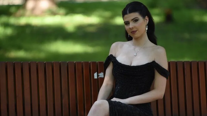 Lepa gimnazijalka Tajra iz Prijepolja 20 yıldır ilk kez prestijli bir üniversiteye gidiyor.