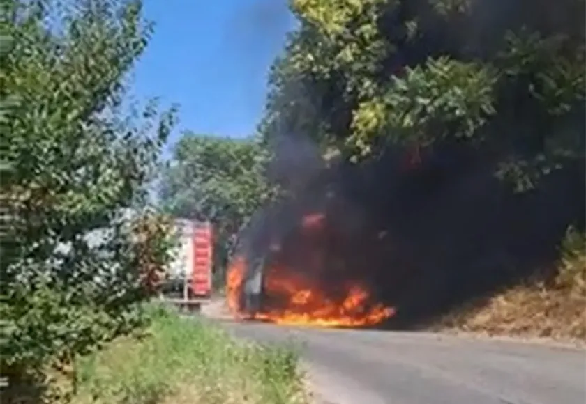 Malom Mokrog Luga yakınında bir kombi yangın çıktı FOTO