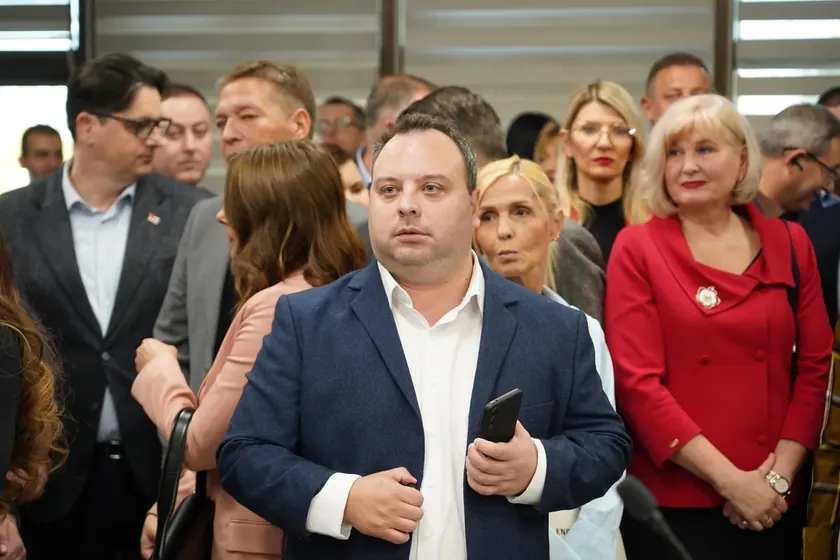 Sırbistan'da İlahiyatçı Stojković, Vučić ailesi hakkındaki bir milyon avro iddialarını açıkladı
