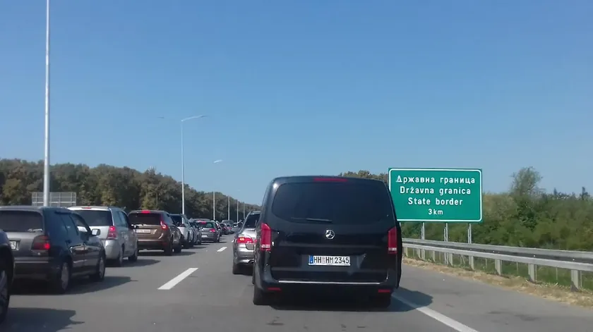 Sırbistan'daki sınır geçişlerinde sabah saatlerinde araç bekleme süresi yok.