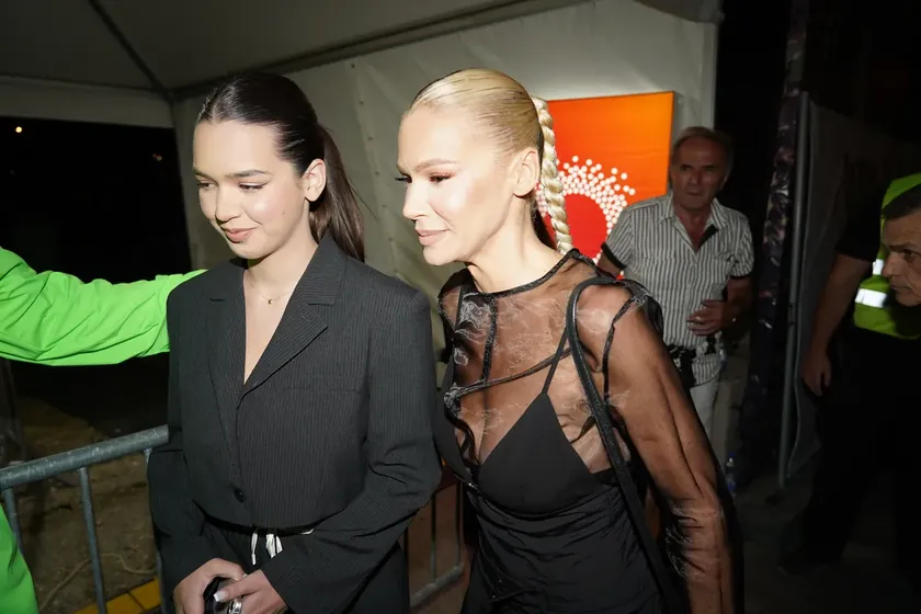 Nataşa Bekvalac'ın kızı Hana Ikodinović'i besteci Dragan Brajović Braja vaftiz etti