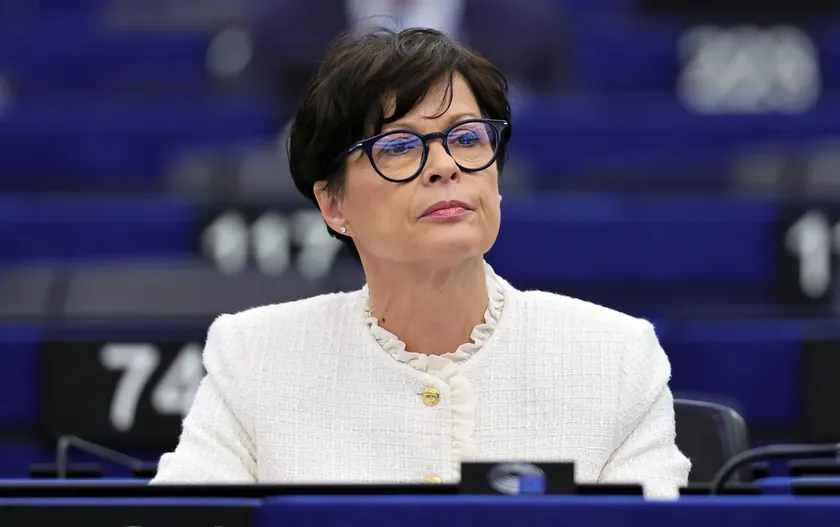Evropska Komisyon Uzunluk ve Genişleme Bakanı Marta Kos, HaÅ¡imu TaÄiju, Kadriju Veseljiju, Jakupu KrasniÄiju ve RedÅ¾ep Seljimiju'nun yargılanmasına ilişkin son kararı açıkladı.