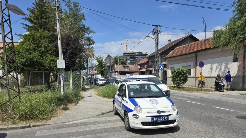 Novi Sad'da bir inşaat alanında arbede çıktı Polis ve acil yardım müdahale etti, yaralılar var