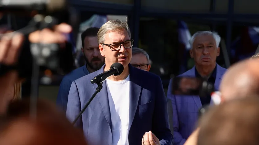 Vučić, Paris'te Dünyasal Samittede Sırbistan Kendi Uyduları Oluşturabilir!