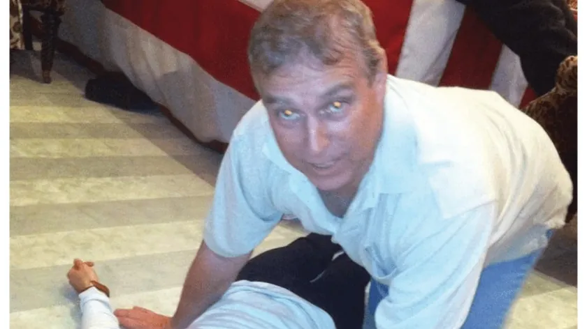 Epstein mağduru 17 yaşında tecavüze uğradığını açıkladı, eski Prens Andrew yeni skandalın odağında