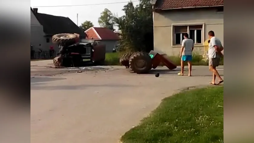 Kosova'da Peç Yakınlarında Traktör Devrilmesi Sonucu Bir Kişi Hayatını Kaybetti