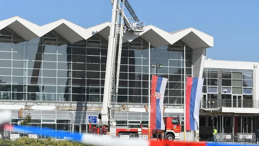Sırbistan'da Novi Sad mahkemesi çatı çökmesi kurbanı ailelerine tazminat hükmetti