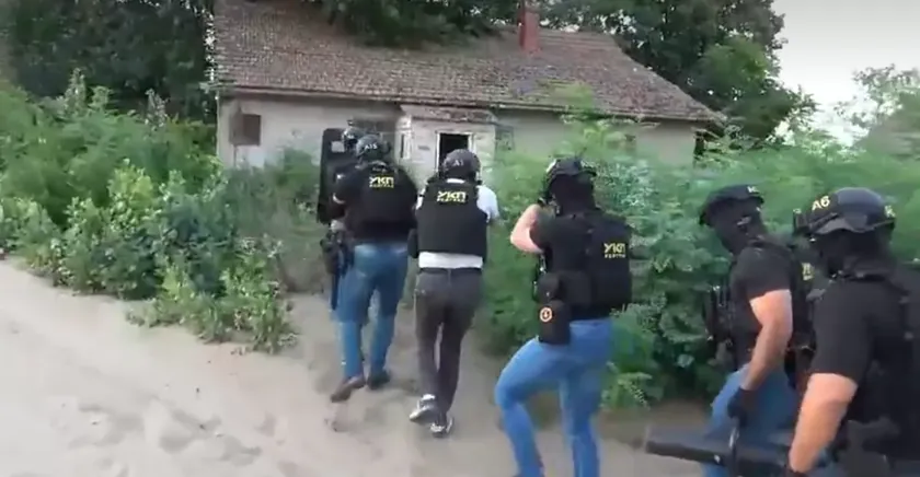 Sırbistan'da bir adamın öldürülmesiyle ilgili üç kişi gözaltına alındı.