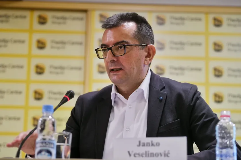 Sırp politikacı Janko Veselinović kazaya karıştığı için açıklama yaptı.