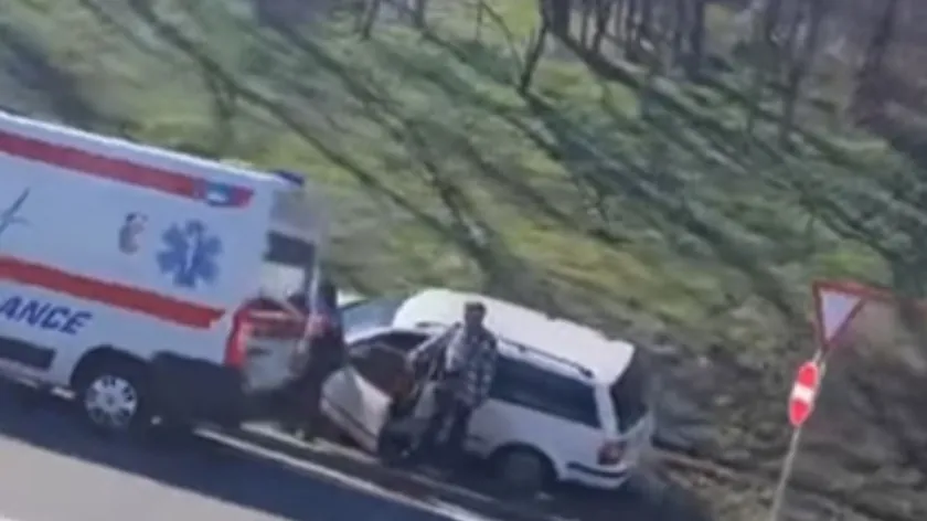 Sırbistan Mali Požarevac Yakınlarında Trafik Kazası Bir Araç Yoldan Çıktı