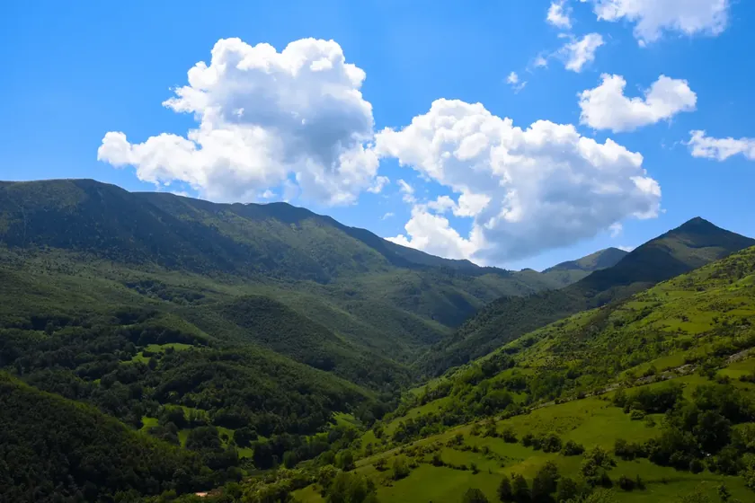 Tetovo'da bir dağcı ölü bulundu ve helikopterle Tetovo'ya götürüldü.