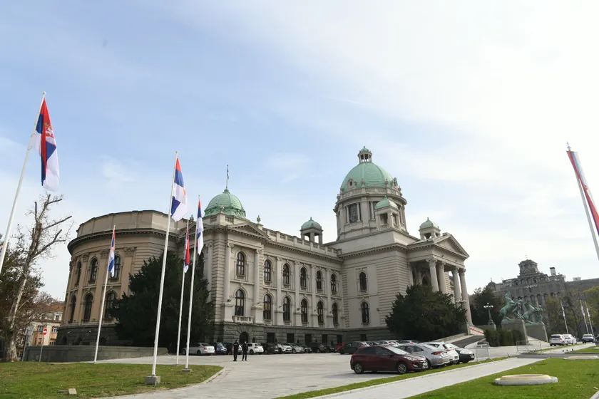 Ispred Sırbistan Ulusal Meclisi'nin Güvenlik Önlemleri Artıyor