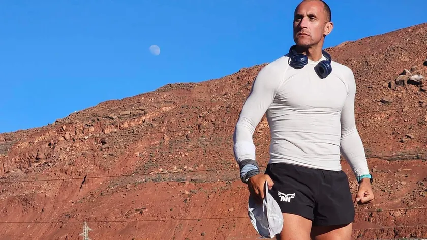 Sırbistan'dan Marko Nikolić üç çocuğa destek için 60 kilometre araç çekecek