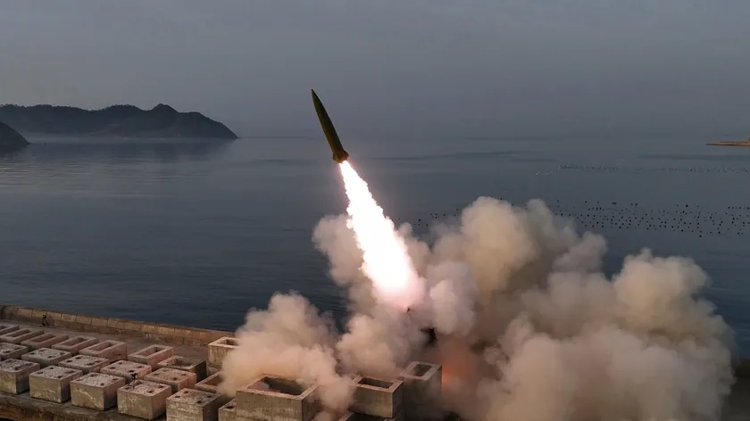 Kuzey Kore Kim Jong Un Gözetiminde Misket Başlıklı Balistik Füzeleri Test Etti