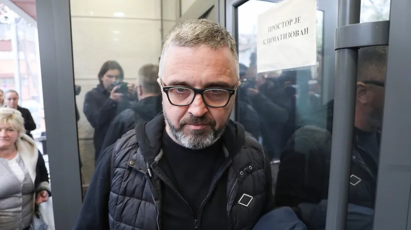 Sırbistan'ın Kikinda kentinde "Informer" gazetecisi ve kameramanı gözaltına alındı