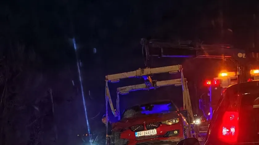 Sırbistan Obrenovac'ta trafik kazası: Motosiklet sürücüsü genç ağır yaralandı