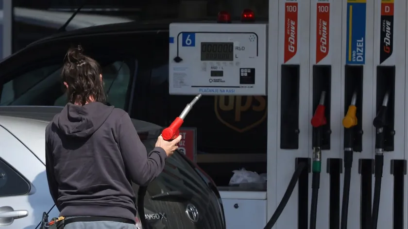 Almanya akaryakıt zamlarına kısıtlama getiren ve yüksek cezalar öngören yasayı kabul etti