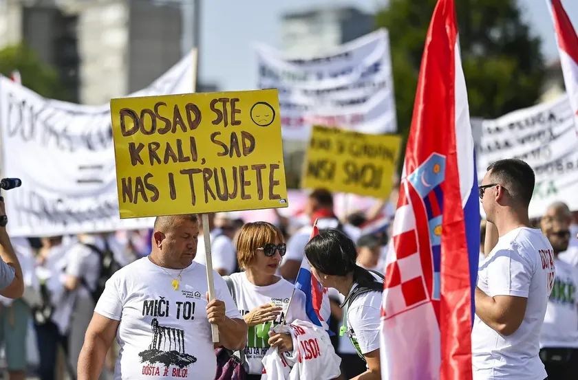 Zagrebinde, Lika'nın tehlikeli atıklar nedeniyle düzenlenen proteste katılıyor