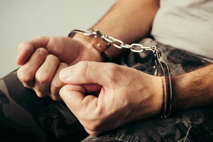Sırbistan'da bir adam, Zemun'da başkasına saldırıp ağır yaralaması nedeniyle iki yıl hapis cezasıyla karşı karşıya kalıyor.