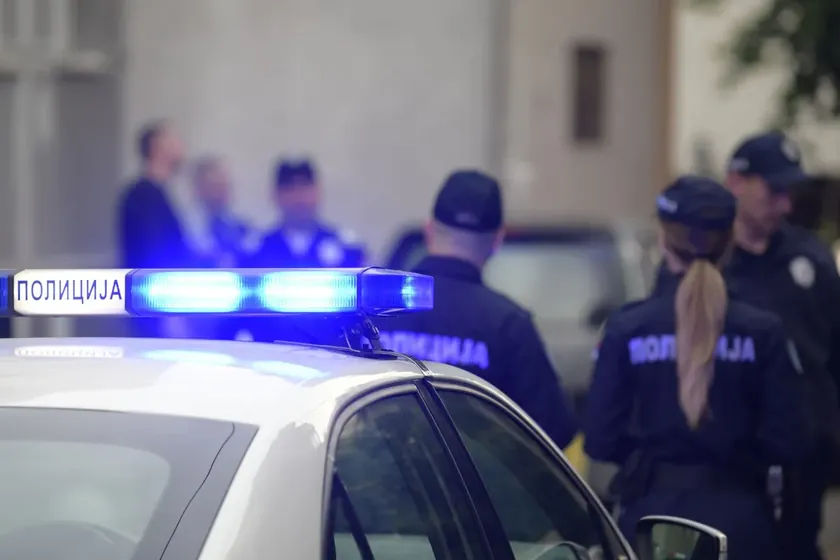 Sırbistan'da sahte belge kullanan Karadağ vatandaşı yakalanarak adliyeye sevk edilecek.