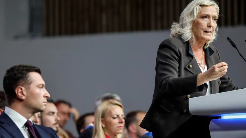 Marine Le Pen, Fransa'da ikinci tur anketlerinde tüm rakiplerine karşı büyük avantaj sağlıyor