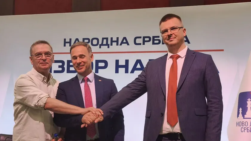 "Narodna Srbija" Koalisyonu Öğrenci Listesine Destek Vermek İçin İzlemeyi Gerçekleştiriyor