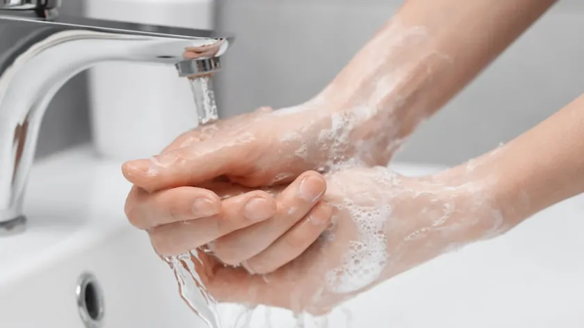 İdrarın steril olmadığı ve el hijyeninin neden hayati öneme sahip olduğu açıklandı