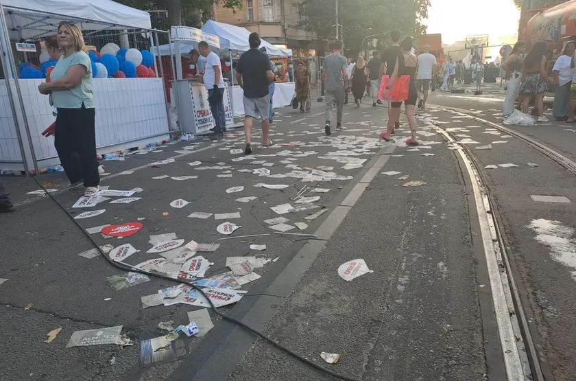Sırbistan'da SNS mitingi sonrası oluşan çöp kültüre karşı savaşın yeni kanıtı