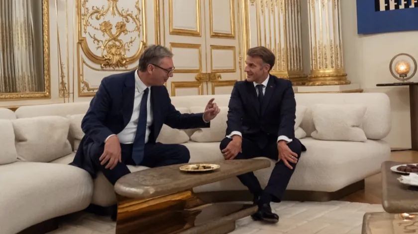 Sırbistan Cumhurbaşkanı Aleksandar Vučić ile Fransız Cumhurbaşkanı Emmanuel Macron Paris'te buluştu.