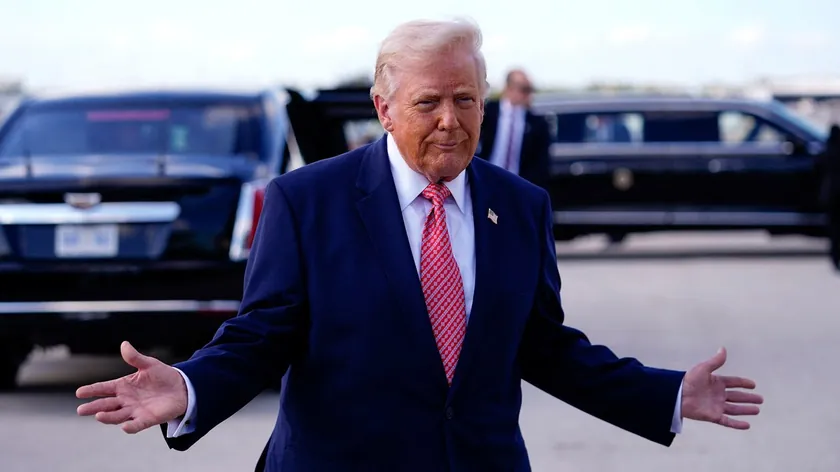 Florida Valisi, Palm Beach Havalimanı'nın adının Trump olarak değiştirilmesini onayladı