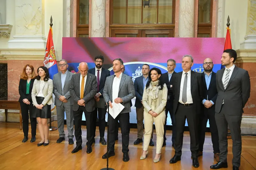 Sırbistan muhalefeti için siyasi uzmandan çoklu bölünme uyarısı: İki veya üç yeterli