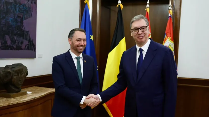 Sırbistan Cumhurbaşkanı Vučić, Belçikalı Bakan Prévot ile ilişkileri ve AB yolunu görüştü