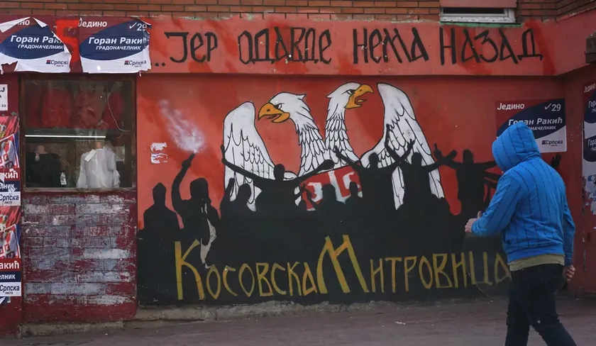 Kosova'da yürürlüğe girecek yeni yasalar Sırp vatandaşlar için endişe yaratıyor.