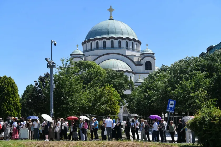 Sırbistan Belgrad'da Kutsal Bakire Meryem'in Kuşağına 576 Binden Fazla Kişi Tapındı