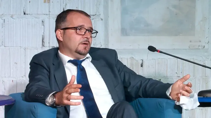 Sırbistan Kara Para Dairesi Direktörü Radovanović'e gazeteci hesaplarını inceleme ve tehdit suçlaması