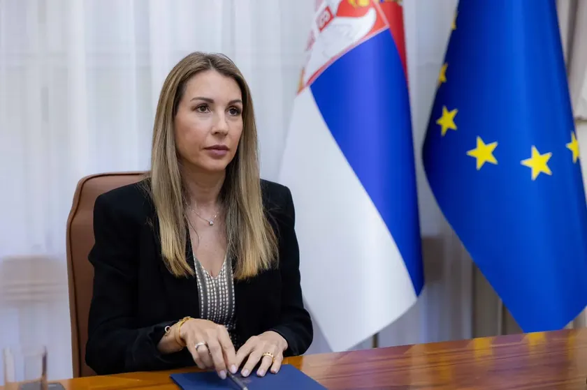 Sırbistan Enerji ve Madencilik Bakanı Dubravka Đedović Handanović, muhalif politikacıların halk arasında korku ve güvensizlik yaratmak için kampanya yürüttüğünü belirtti.