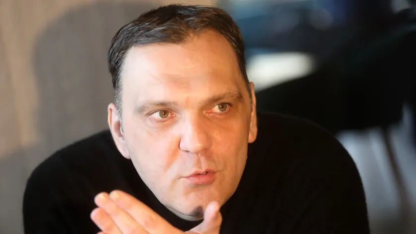Mane Ćuruvija Kasper, Mine Kostić'in Sevgilisinden Amerika'dan Duyuru