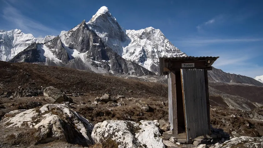 Mont Everest'te erime bir sorun 6.000 litre idrar günde buzlu Kumbu gölünü daha fazla yükleniyor.