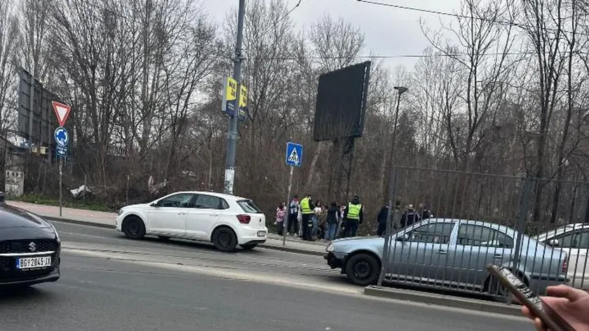 Belgrad'da yaşlı karı kocaya toplu taşıma durağında fiziksel saldırı düzenlendi
