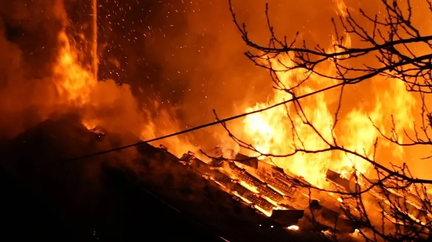 Sırbistan'ın Čačak Kentinde Jaćimović Ailesinin Atölyesi Yangında Kül Oldu