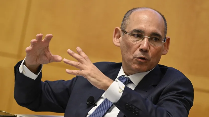 İsrail Merkez Bankası savaşa ve borçlara karşı vergi artışını, harcama kesintisini şart koştu