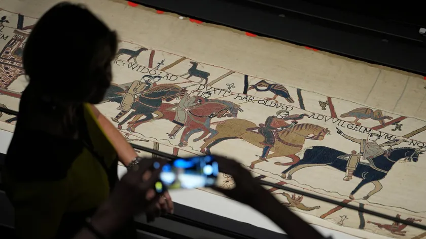 Britanski Müze'de 900 Yıllık Bayeux Tapiserisi Sergileniyor