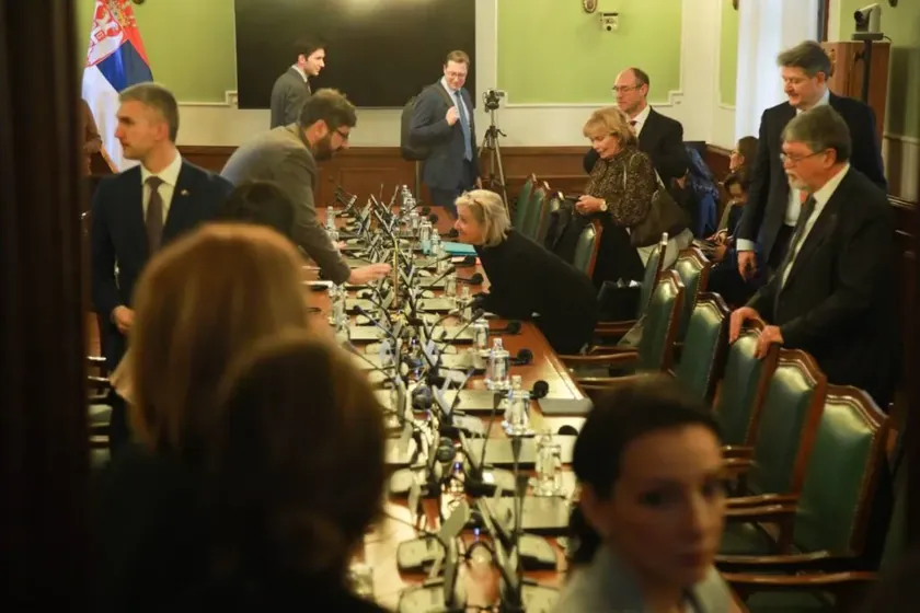 Avrupa Parlamenterleri Sırbistan'da orantısız güç kullanımı iddialarının acilen araştırılmasını istedi.