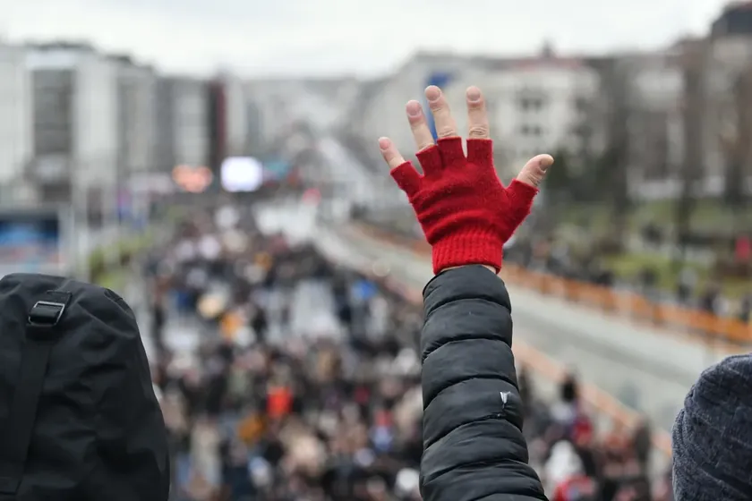 Sırbistan Novi Sad'da öğrencilere Vučić ziyareti öncesi tehdit içerikli aramalar yapıldı.