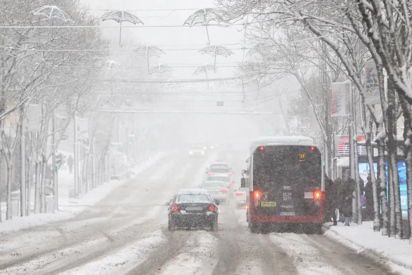 Sırbistan'da Kar Yağışı Nedeniyle Ulaşım Zorlaştı, Elektrik Kesintileri Yaşanıyor